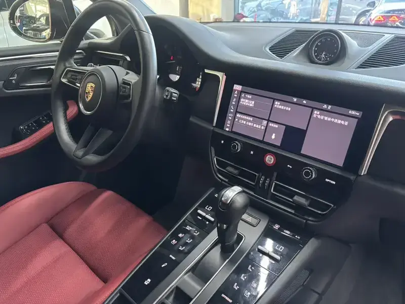 2023 Porsche Macan с пробегом 16 000 км