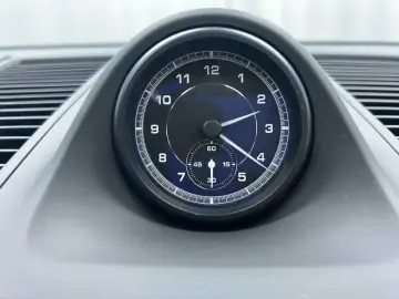 2023 Porsche Macan с пробегом 16 000 км