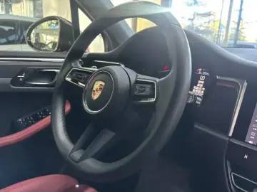 2023 Porsche Macan с пробегом 16 000 км