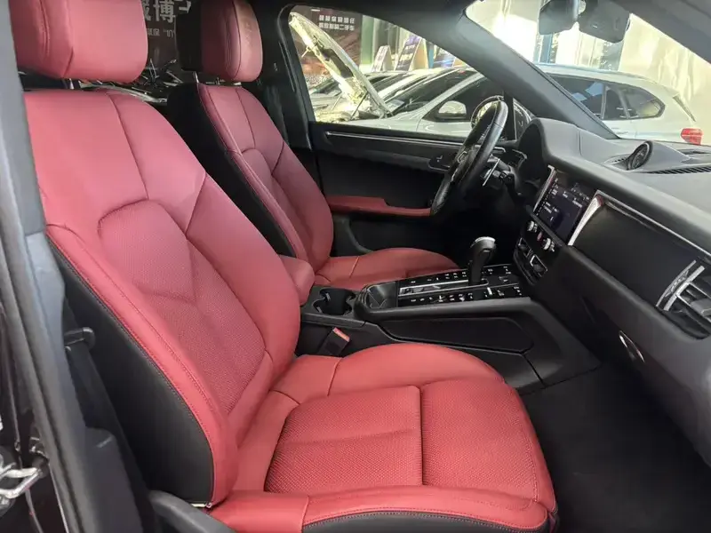 2023 Porsche Macan с пробегом 16 000 км