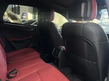 2023 Porsche Macan с пробегом 16 000 км