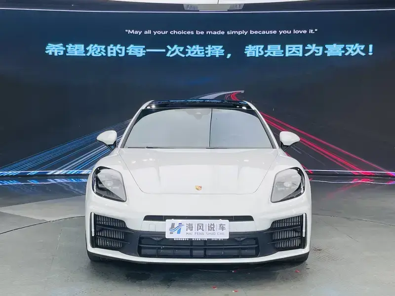 2024 Porsche Panamera с пробегом 18 000 км