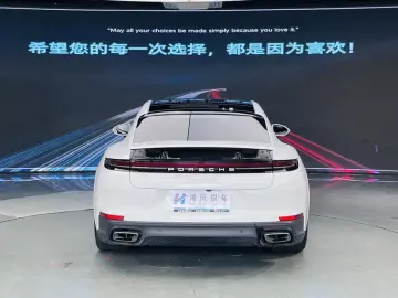 2024 Porsche Panamera с пробегом 18 000 км