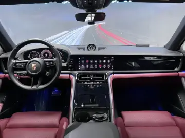 2024 Porsche Panamera с пробегом 18 000 км