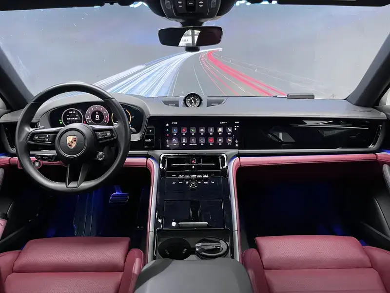 2024 Porsche Panamera с пробегом 18 000 км