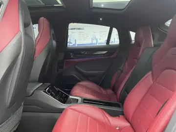 2024 Porsche Panamera с пробегом 18 000 км