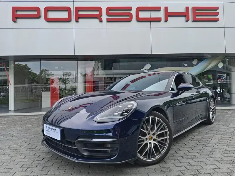2023 Porsche Panamera с пробегом 42 000 км