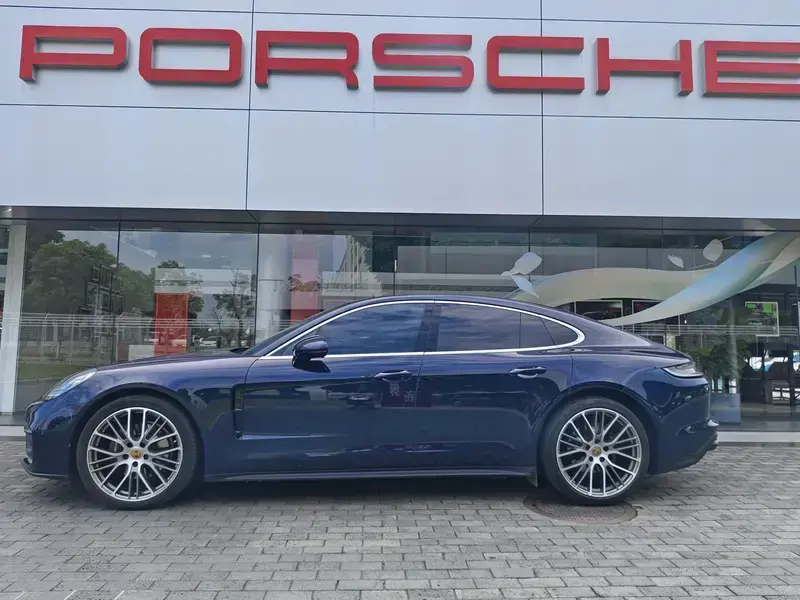 2023 Porsche Panamera с пробегом 42 000 км