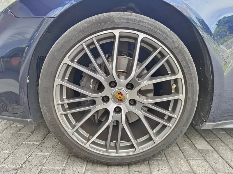 2023 Porsche Panamera с пробегом 42 000 км