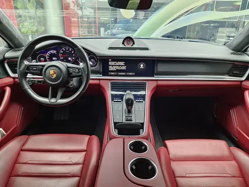 2023 Porsche Panamera с пробегом 42 000 км