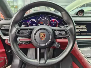 2023 Porsche Panamera с пробегом 42 000 км