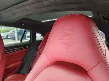 2023 Porsche Panamera с пробегом 42 000 км