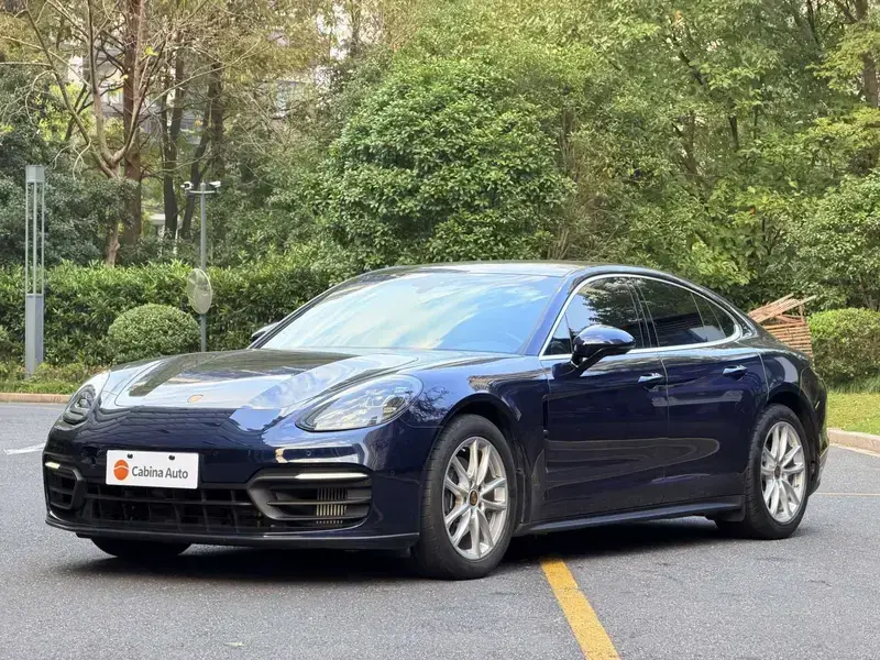 2023 Porsche Panamera с пробегом 17 000 км