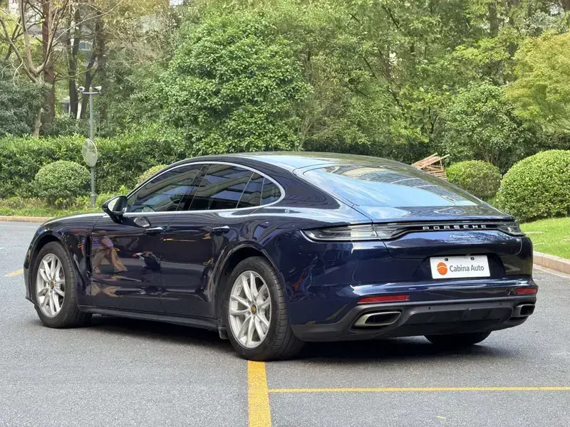 2023 Porsche Panamera с пробегом 17 000 км