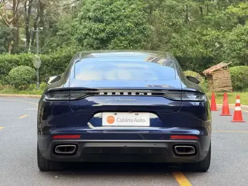 2023 Porsche Panamera с пробегом 17 000 км