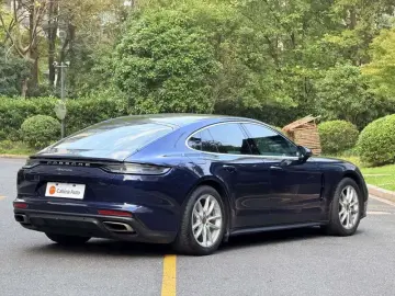 2023 Porsche Panamera с пробегом 17 000 км