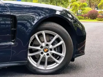 2023 Porsche Panamera с пробегом 17 000 км