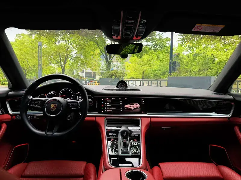 2023 Porsche Panamera с пробегом 17 000 км