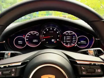 2023 Porsche Panamera с пробегом 17 000 км