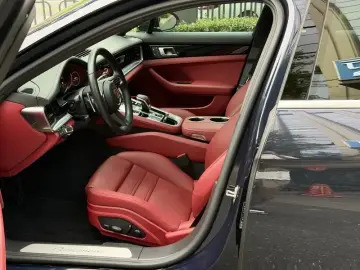 2023 Porsche Panamera с пробегом 17 000 км