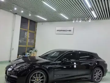 2023 Porsche Panamera с пробегом 17 400 км