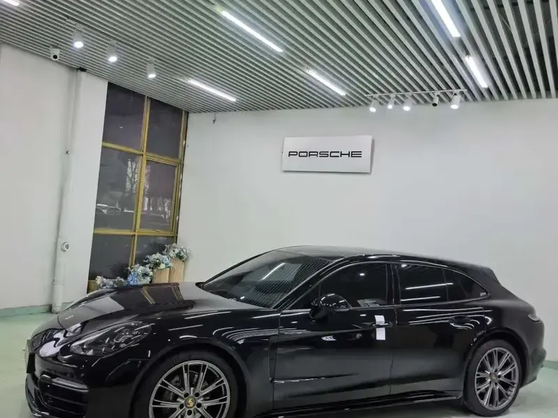 2023 Porsche Panamera с пробегом 17 400 км