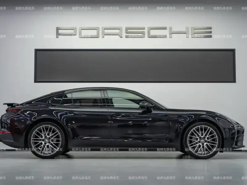 2024 Porsche Panamera с пробегом 12 700 км