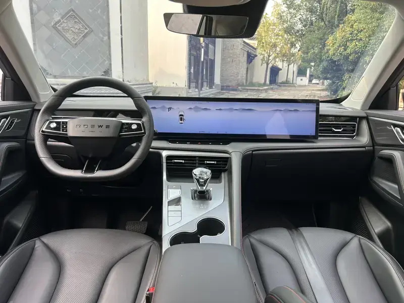 2023 Roewe RX5 с пробегом 16 000 км