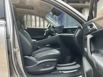 2023 Roewe RX5 с пробегом 16 000 км