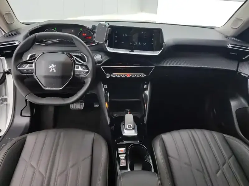2022 Peugeot 2008 с пробегом 37 000 км
