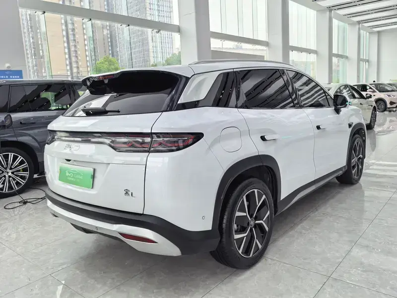 2025 BYD Song L с пробегом 6 900 км