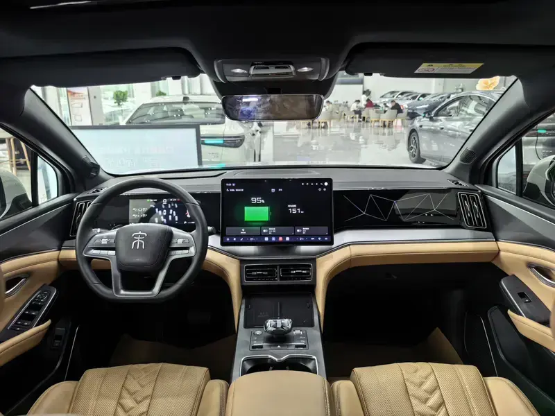 2025 BYD Song L с пробегом 6 900 км