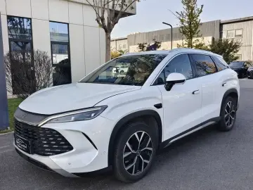 2025 BYD Song L с пробегом 14 000 км