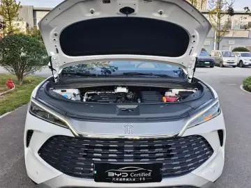 2025 BYD Song L с пробегом 14 000 км