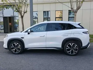 2025 BYD Song L с пробегом 14 000 км