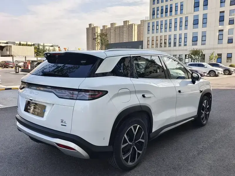 2025 BYD Song L с пробегом 14 000 км
