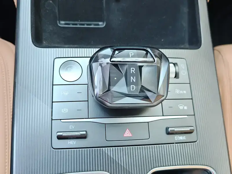 2025 BYD Song L с пробегом 14 000 км
