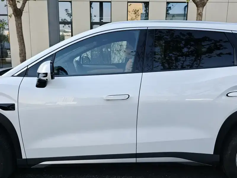 2025 BYD Song L с пробегом 14 000 км