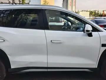 2025 BYD Song L с пробегом 14 000 км