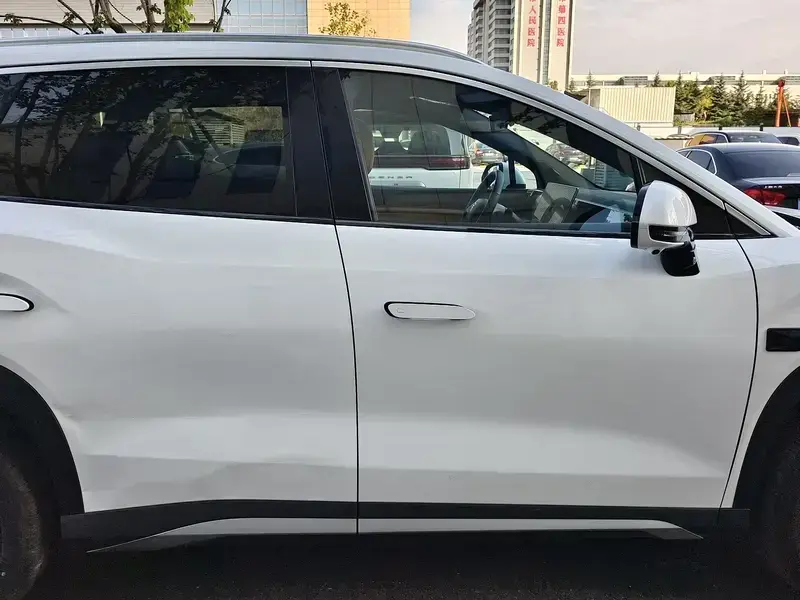 2025 BYD Song L с пробегом 14 000 км
