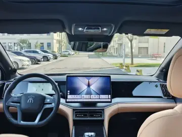 2025 BYD Song L с пробегом 14 000 км