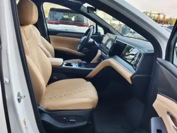 2025 BYD Song L с пробегом 14 000 км