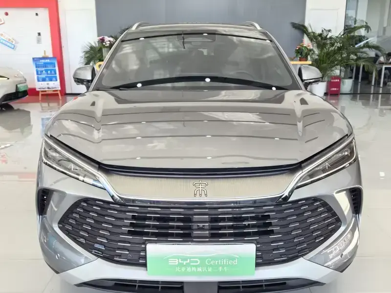 2025 BYD Song L с пробегом 8 000 км