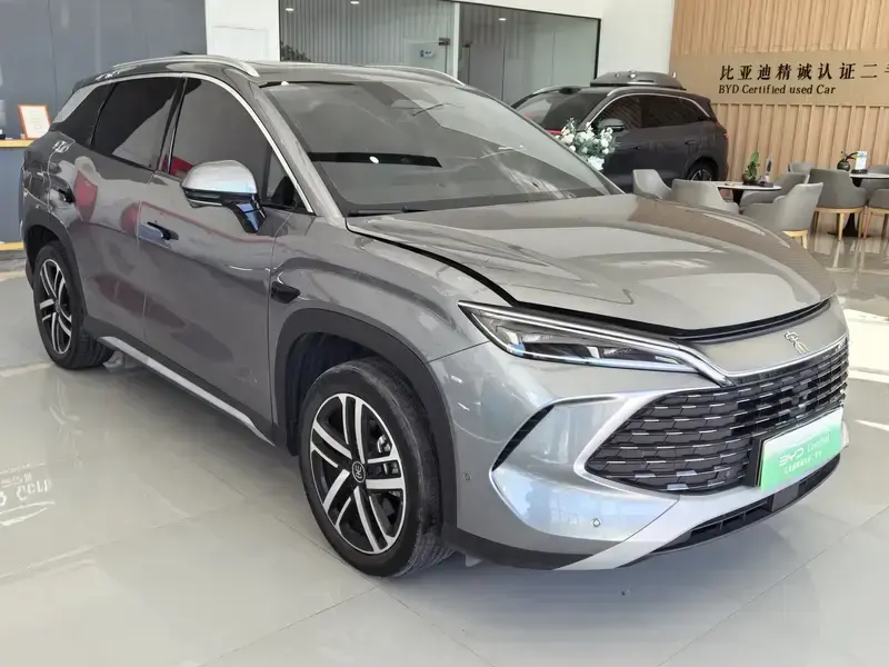 2025 BYD Song L с пробегом 8 000 км