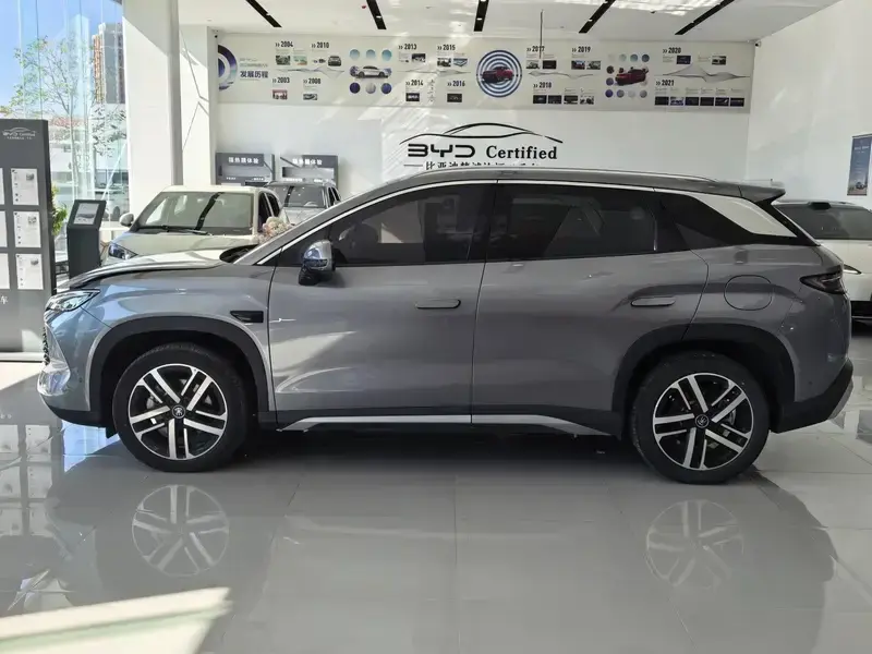 2025 BYD Song L с пробегом 8 000 км