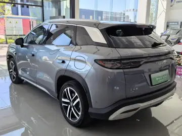 2025 BYD Song L с пробегом 8 000 км