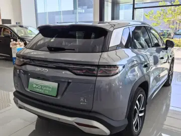 2025 BYD Song L с пробегом 8 000 км