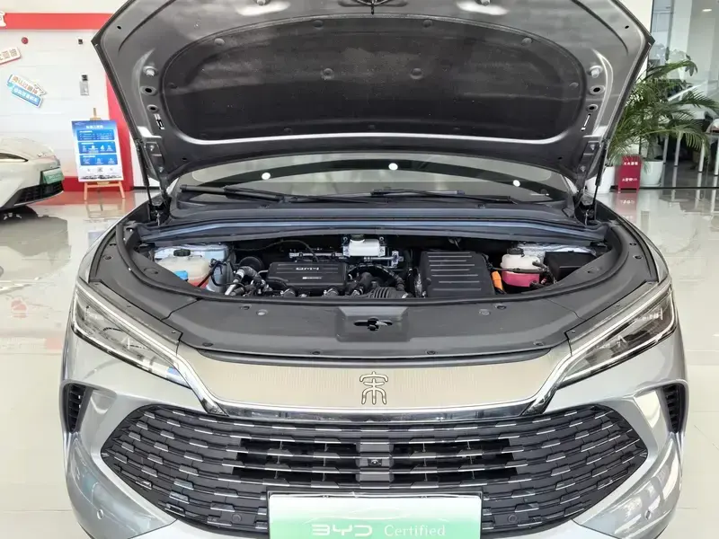 2025 BYD Song L с пробегом 8 000 км