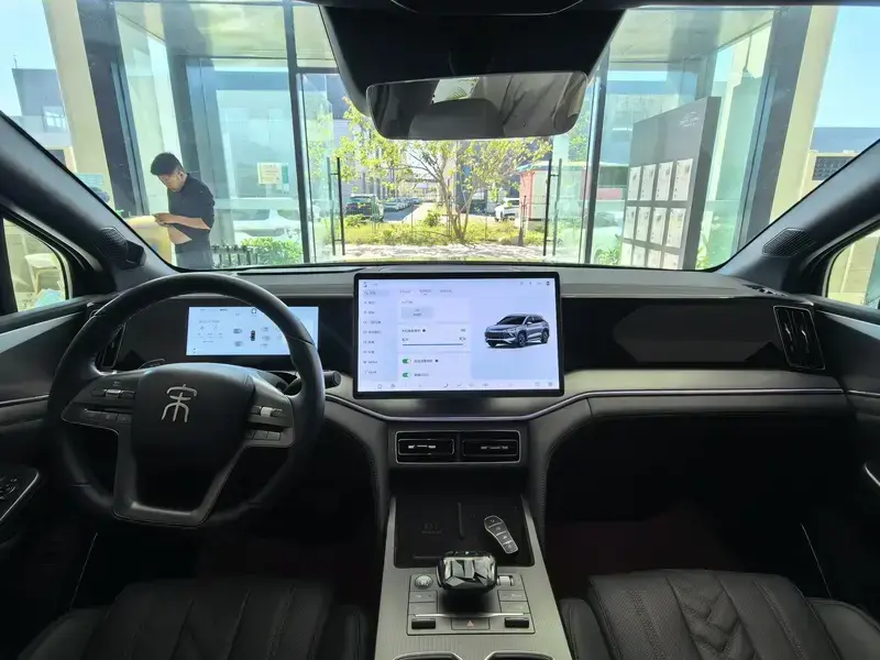 2025 BYD Song L с пробегом 8 000 км