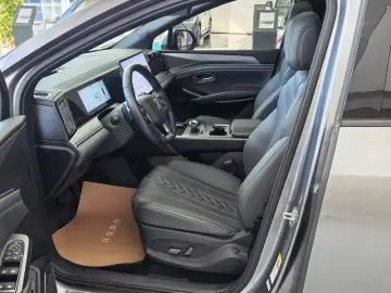 2025 BYD Song L с пробегом 8 000 км
